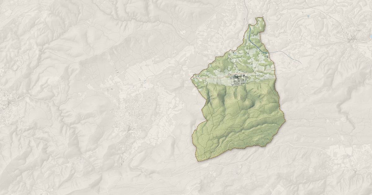 Portrait cartographique de Rougiers : relief, eau, forêts, bâti et voies, calculés à partir des données de l'IGN