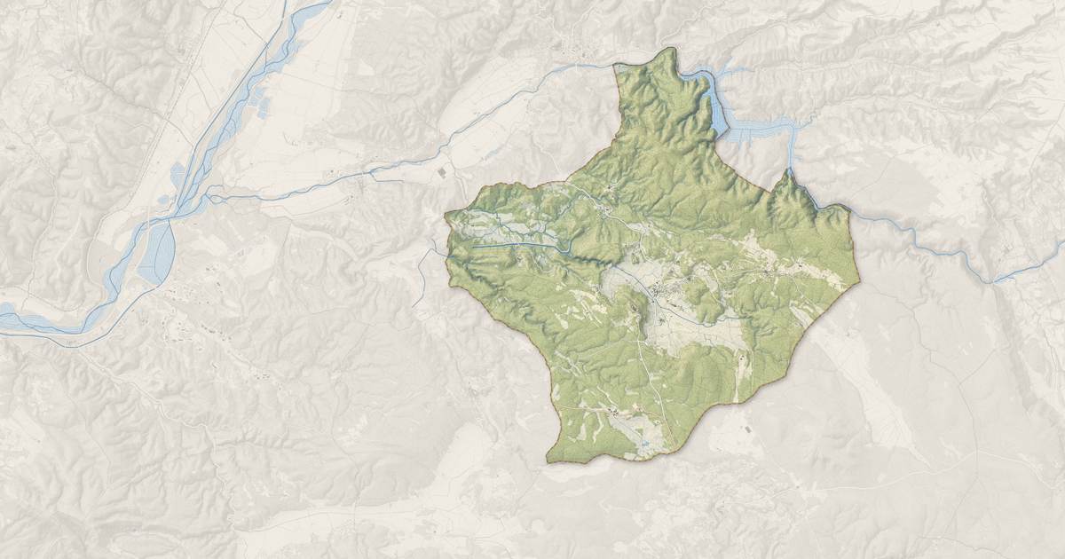 Portrait cartographique de Saint-Julien : relief, eau, forêts, bâti et voies, calculés à partir des données de l'IGN