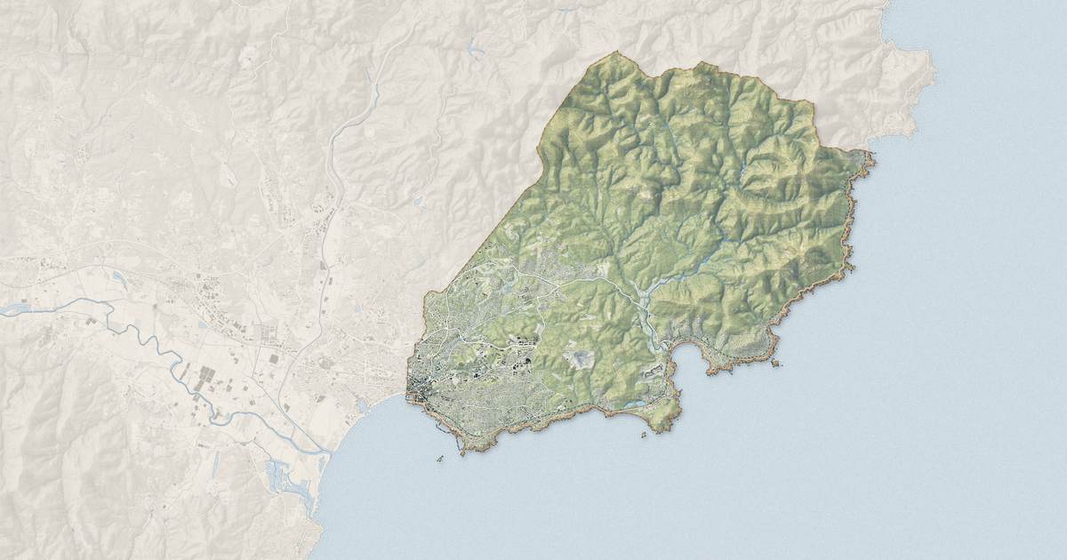 Portrait cartographique de Saint-Raphaël : relief, eau, forêts, bâti et voies, calculés à partir des données de l'IGN