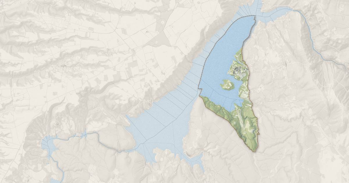 Portrait cartographique de Les Salles-sur-Verdon : relief, eau, forêts, bâti et voies, calculés à partir des données de l'IGN