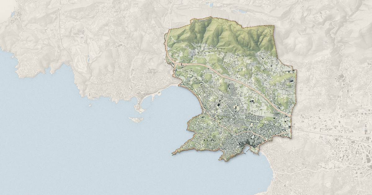 Portrait cartographique de Sanary-sur-Mer : relief, eau, forêts, bâti et voies, calculés à partir des données de l'IGN