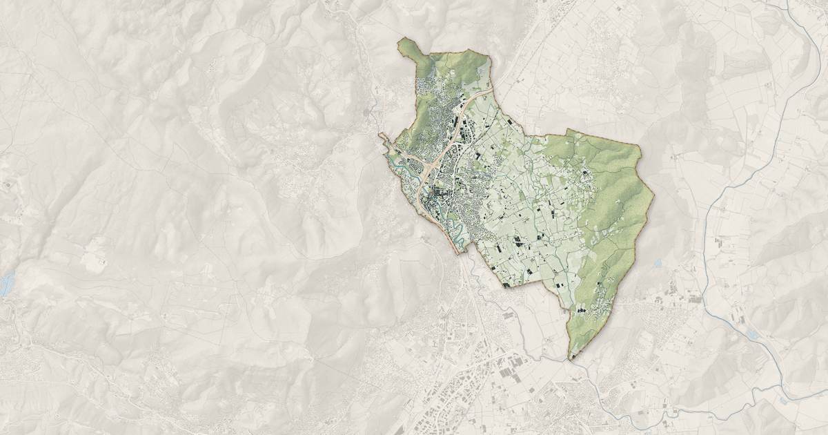 Portrait cartographique de Solliès-Pont : relief, eau, forêts, bâti et voies, calculés à partir des données de l'IGN