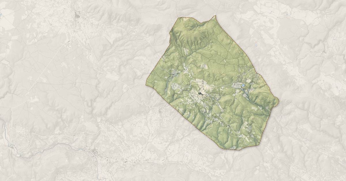 Portrait cartographique de Tourtour : relief, eau, forêts, bâti et voies, calculés à partir des données de l'IGN