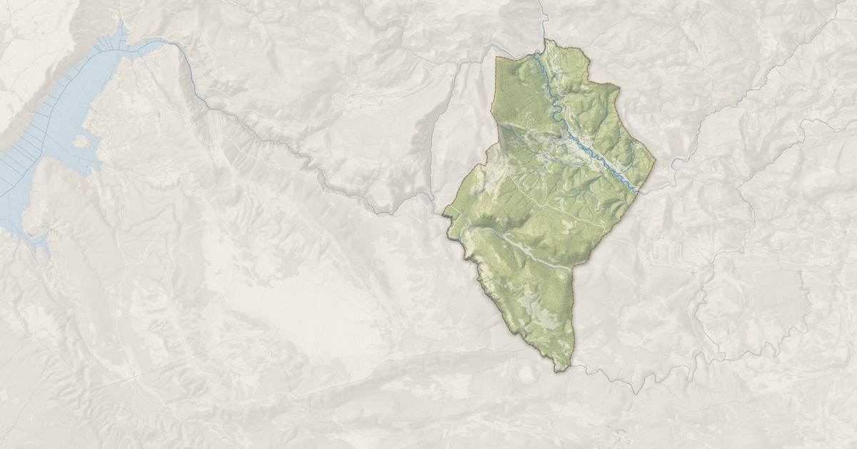 Portrait cartographique de Trigance : relief, eau, forêts, bâti et voies, calculés à partir des données de l'IGN
