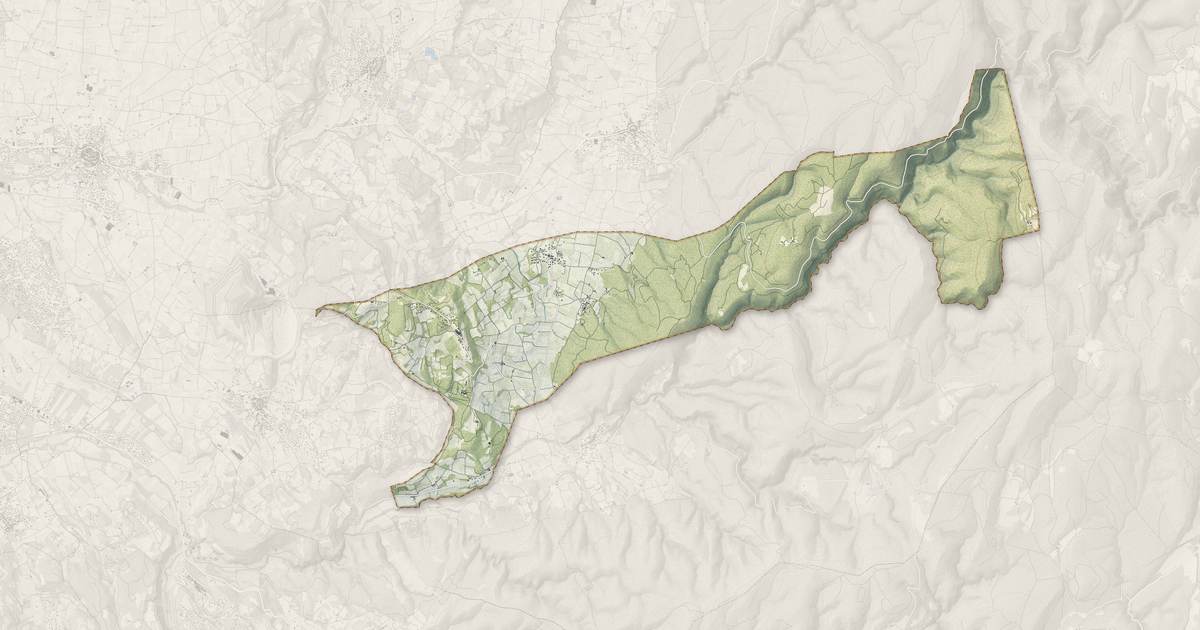 Portrait cartographique de Blauvac : relief, eau, forêts, bâti et voies, calculés à partir des données de l'IGN