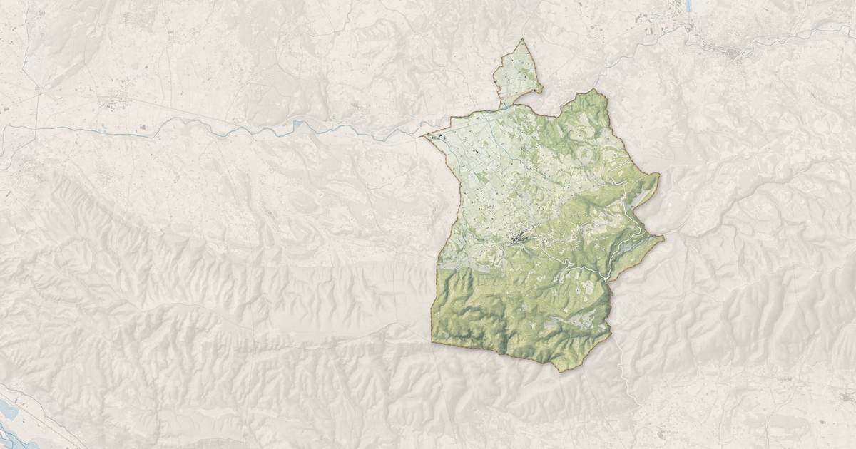 Portrait cartographique de Bonnieux : relief, eau, forêts, bâti et voies, calculés à partir des données de l'IGN