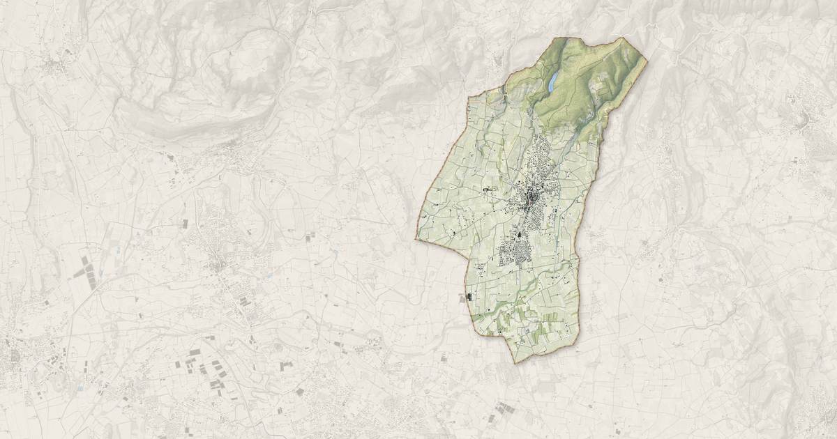 Portrait cartographique de Caromb : relief, eau, forêts, bâti et voies, calculés à partir des données de l'IGN
