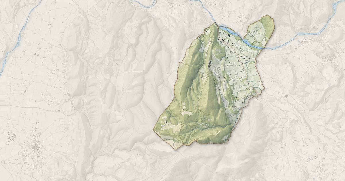Portrait cartographique de Crestet : relief, eau, forêts, bâti et voies, calculés à partir des données de l'IGN