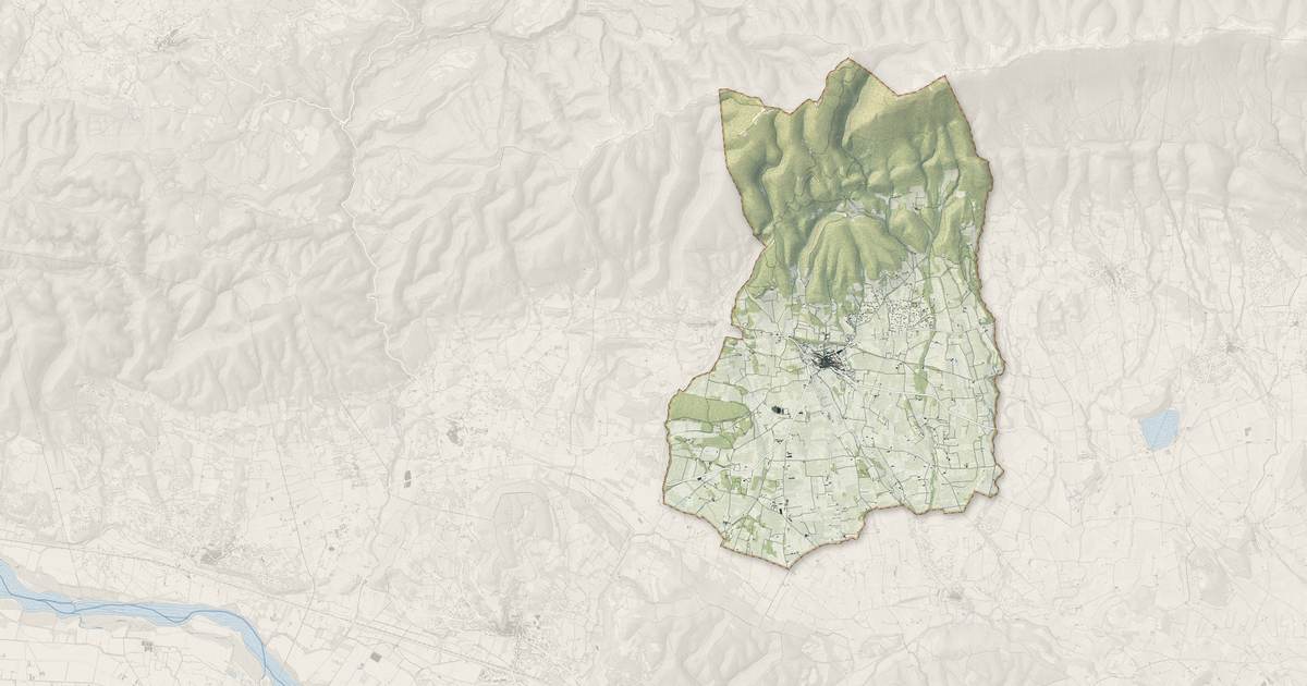 Portrait cartographique de Cucuron : relief, eau, forêts, bâti et voies, calculés à partir des données de l'IGN