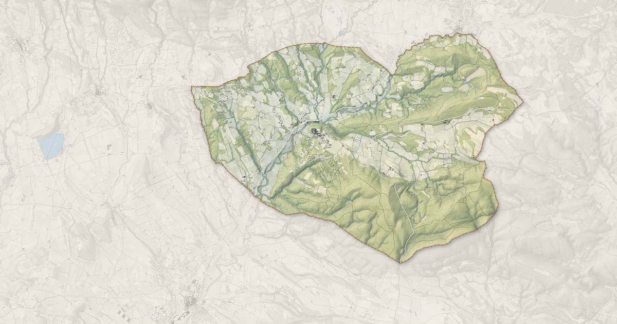 Portrait cartographique de Grambois : relief, eau, forêts, bâti et voies, calculés à partir des données de l'IGN