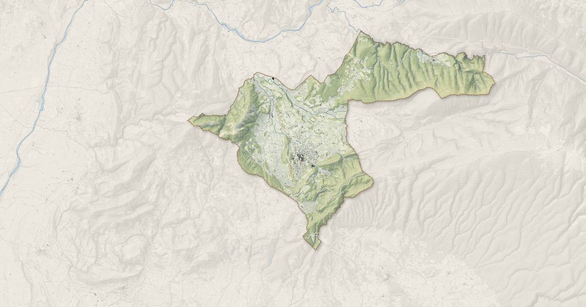 Portrait cartographique de Malaucène : relief, eau, forêts, bâti et voies, calculés à partir des données de l'IGN