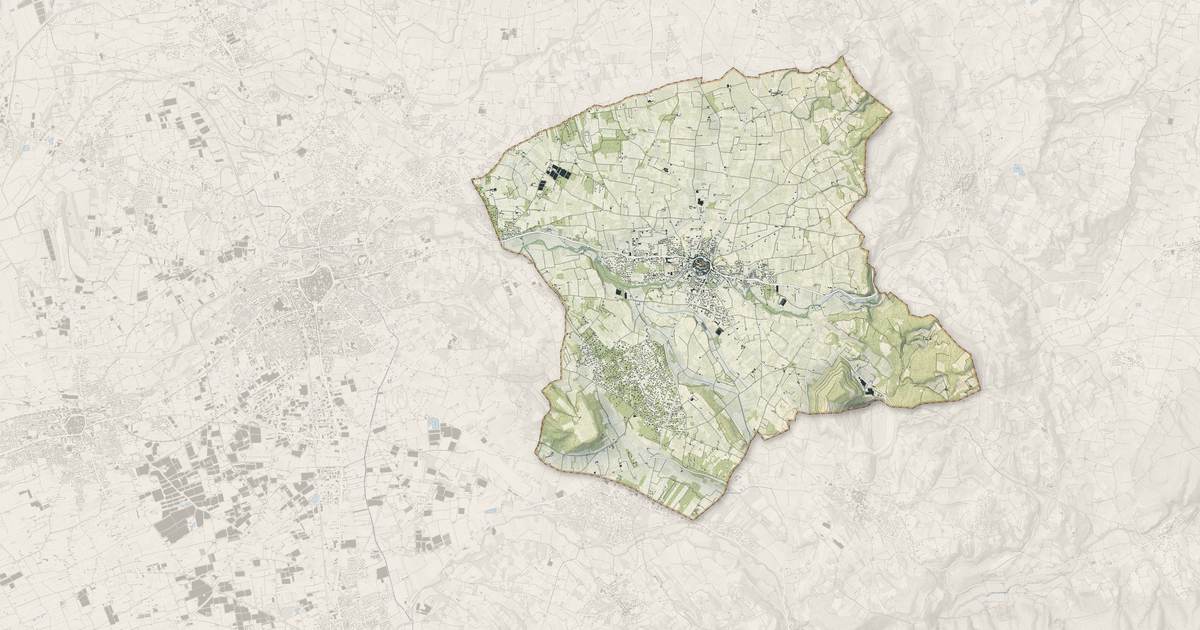Portrait cartographique de Mazan : relief, eau, forêts, bâti et voies, calculés à partir des données de l'IGN