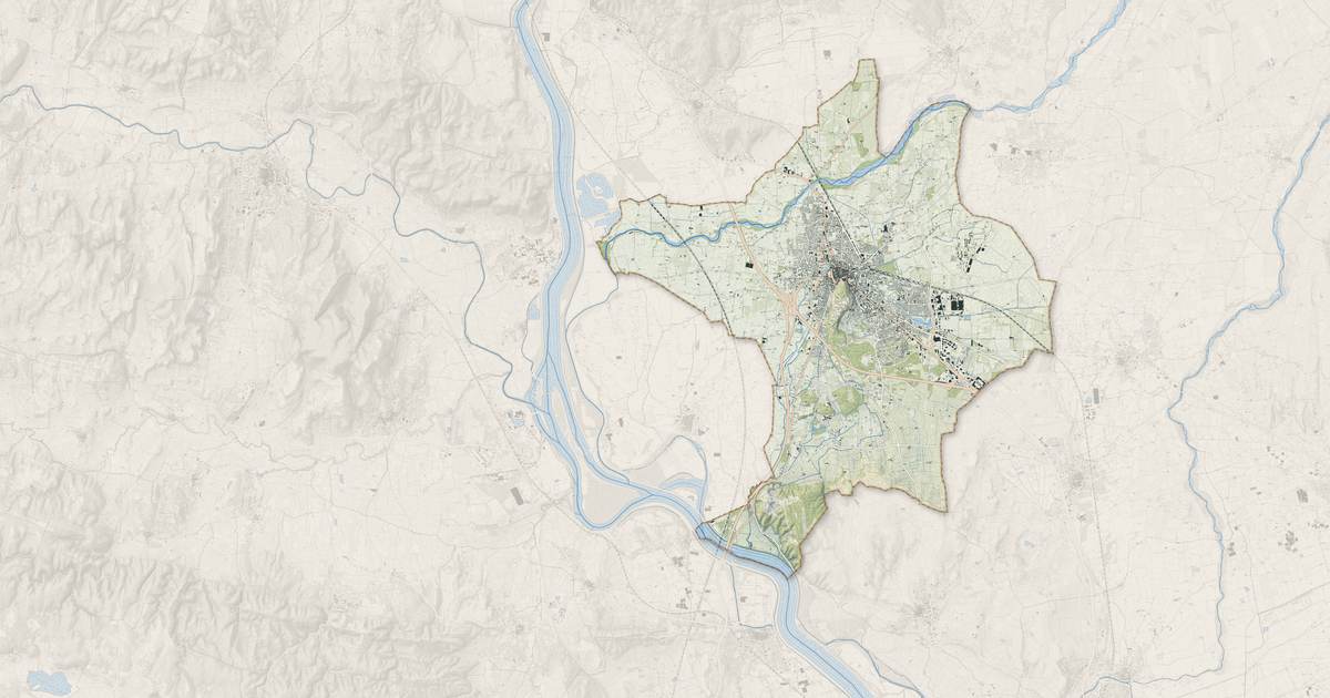 Portrait cartographique de Orange : relief, eau, forêts, bâti et voies, calculés à partir des données de l'IGN