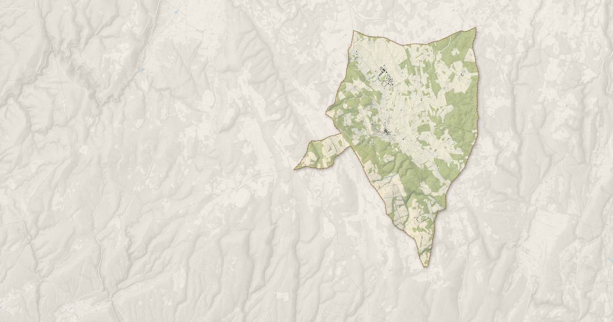 Portrait cartographique de Saint-Christol : relief, eau, forêts, bâti et voies, calculés à partir des données de l'IGN