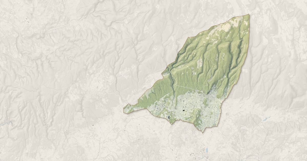 Portrait cartographique de Saint-Saturnin-lès-Apt : relief, eau, forêts, bâti et voies, calculés à partir des données de l'IGN