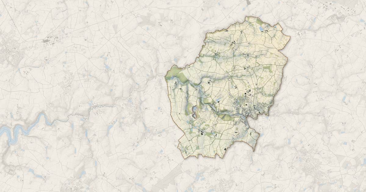 Portrait cartographique de Beaulieu-sous-la-Roche : relief, eau, forêts, bâti et voies, calculés à partir des données de l'IGN