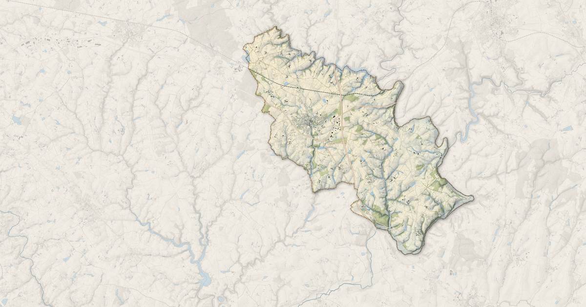 Portrait cartographique de Bournezeau : relief, eau, forêts, bâti et voies, calculés à partir des données de l'IGN