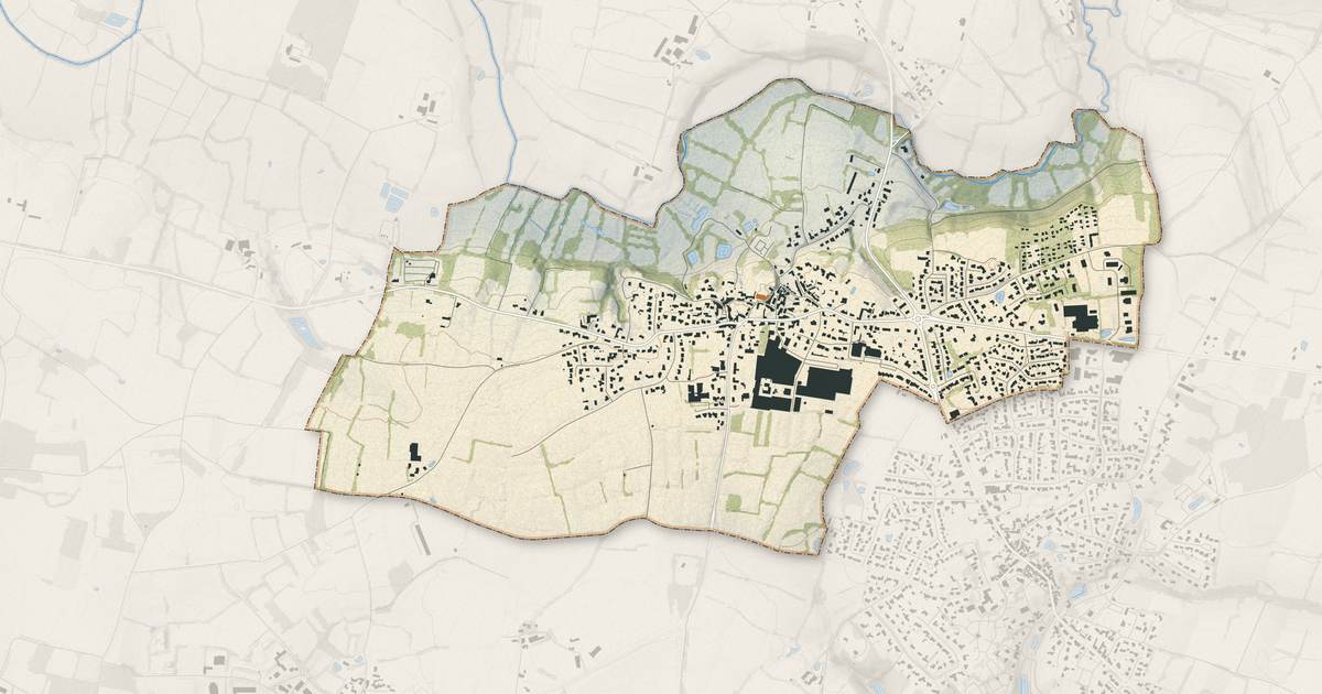 Portrait cartographique de La Chaize-Giraud : relief, eau, forêts, bâti et voies, calculés à partir des données de l'IGN