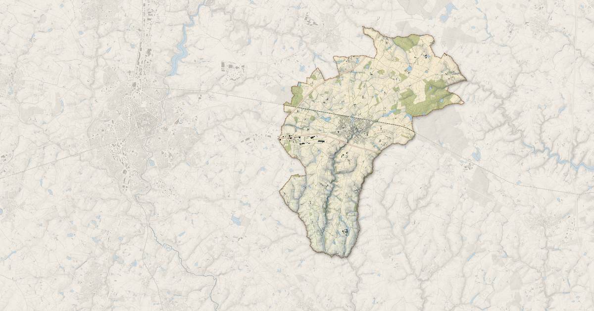 Portrait cartographique de La Chaize-le-Vicomte : relief, eau, forêts, bâti et voies, calculés à partir des données de l'IGN