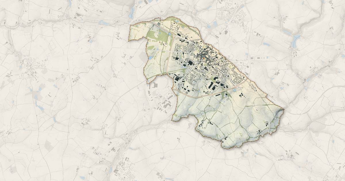 Portrait cartographique de La Châtaigneraie : relief, eau, forêts, bâti et voies, calculés à partir des données de l'IGN