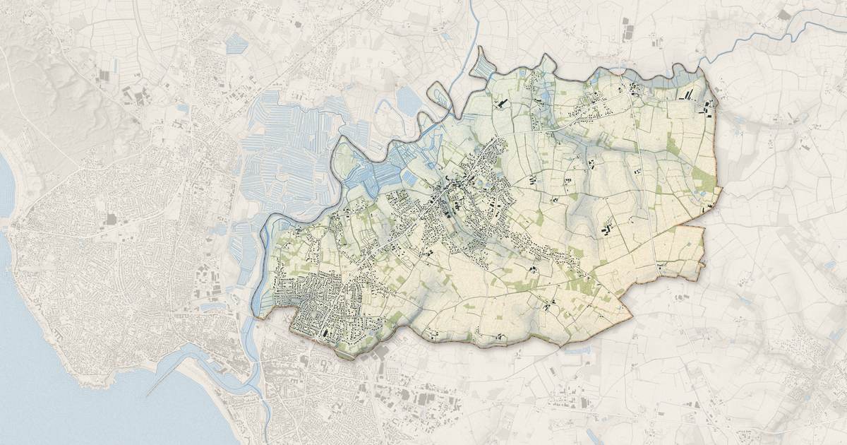Portrait cartographique de Le Fenouiller : relief, eau, forêts, bâti et voies, calculés à partir des données de l'IGN