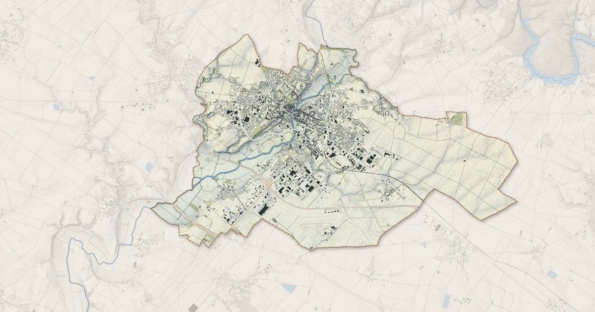 Portrait cartographique de Fontenay-le-Comte : relief, eau, forêts, bâti et voies, calculés à partir des données de l'IGN