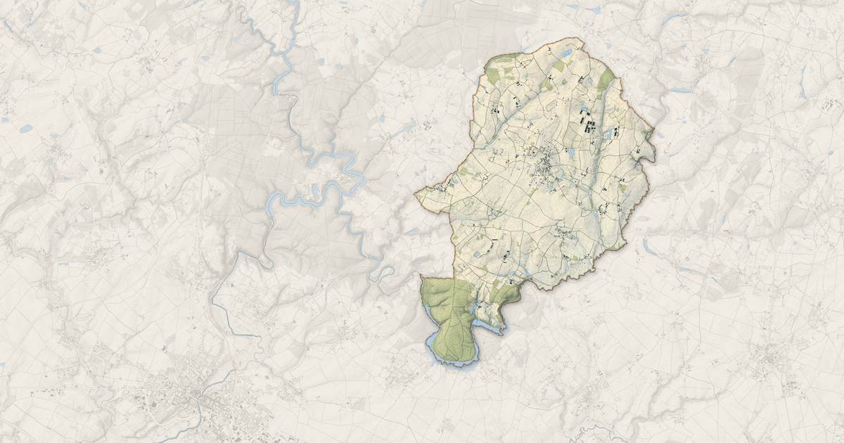 Portrait cartographique de Foussais-Payré : relief, eau, forêts, bâti et voies, calculés à partir des données de l'IGN