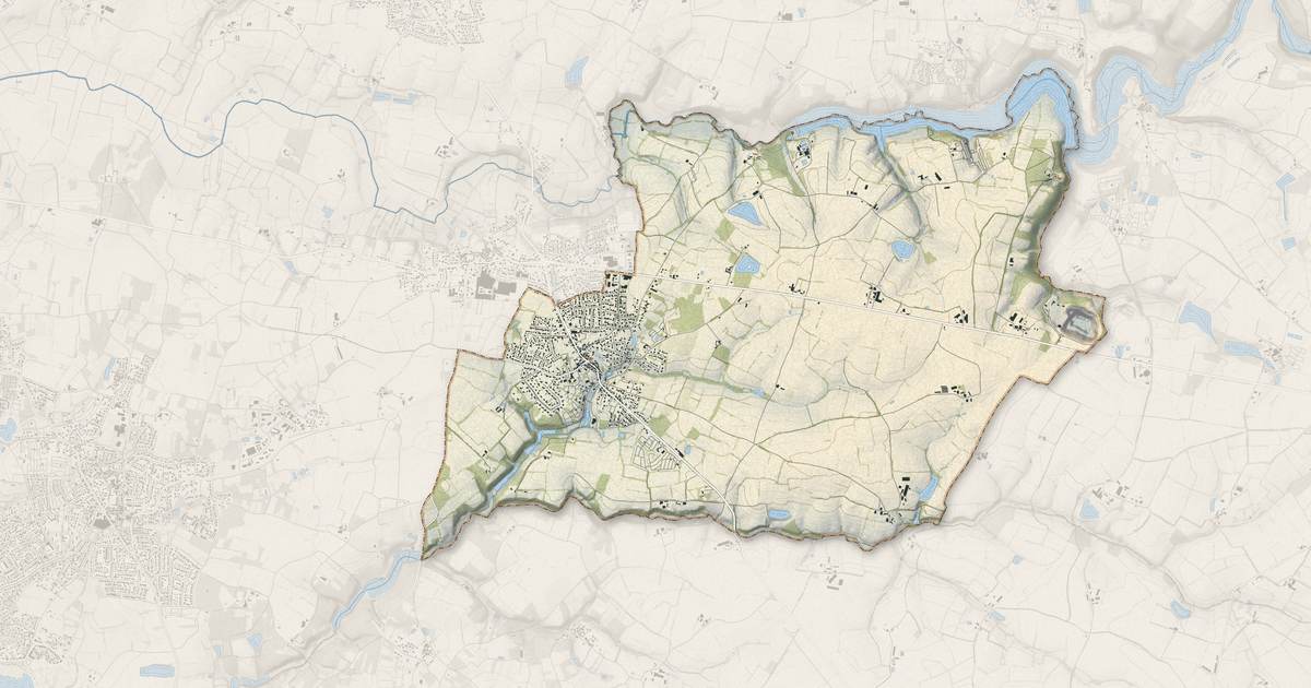 Portrait cartographique de Landevieille : relief, eau, forêts, bâti et voies, calculés à partir des données de l'IGN