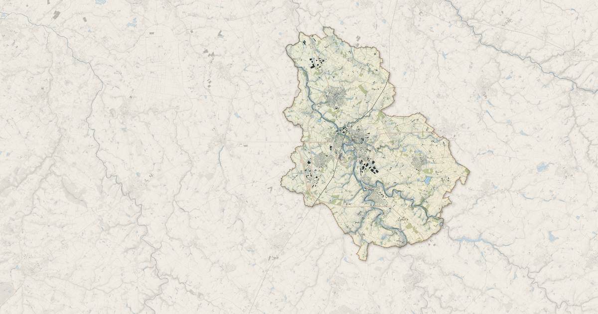 Portrait cartographique de Montaigu-Vendée : relief, eau, forêts, bâti et voies, calculés à partir des données de l'IGN
