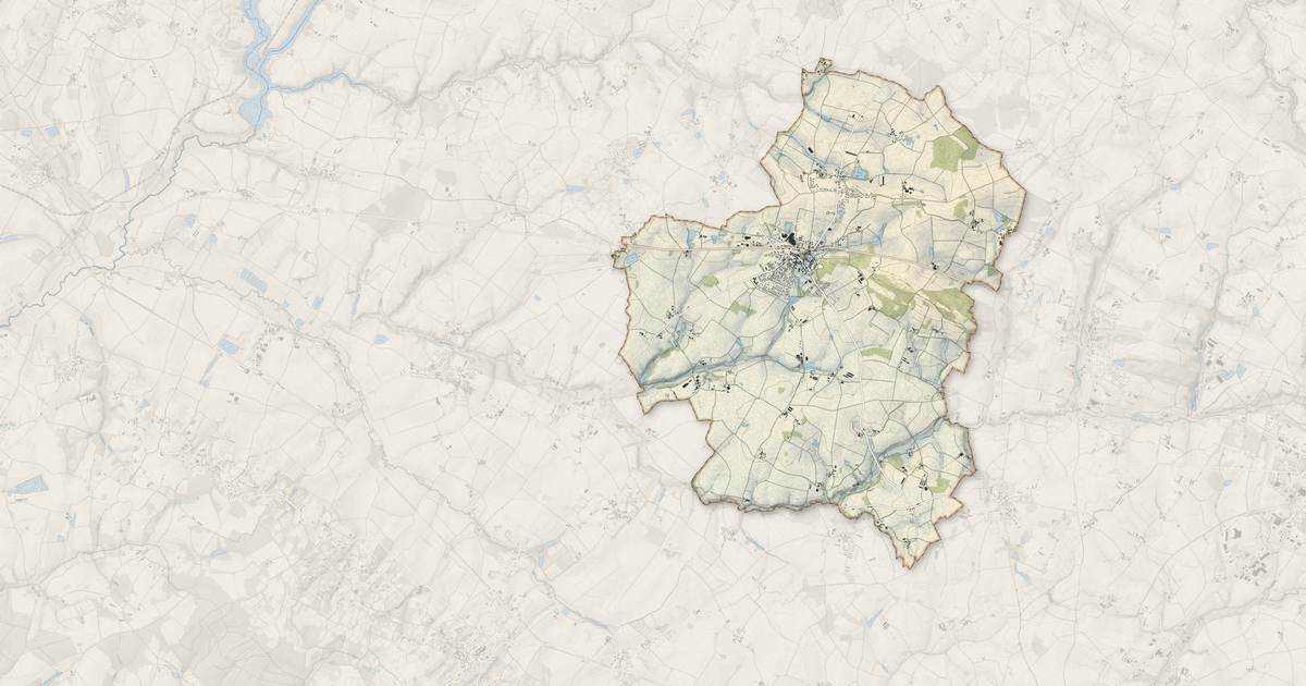 Portrait cartographique de Mouilleron-Saint-Germain : relief, eau, forêts, bâti et voies, calculés à partir des données de l'IGN