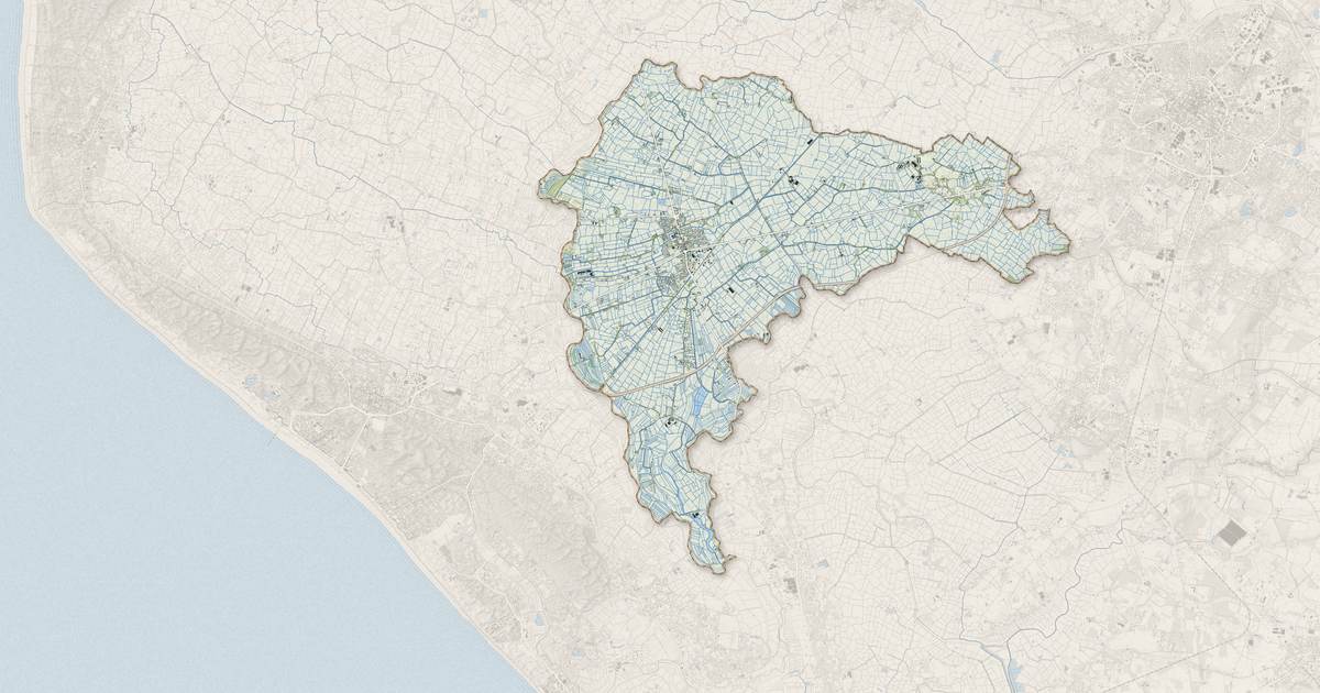 Portrait cartographique de Le Perrier : relief, eau, forêts, bâti et voies, calculés à partir des données de l'IGN