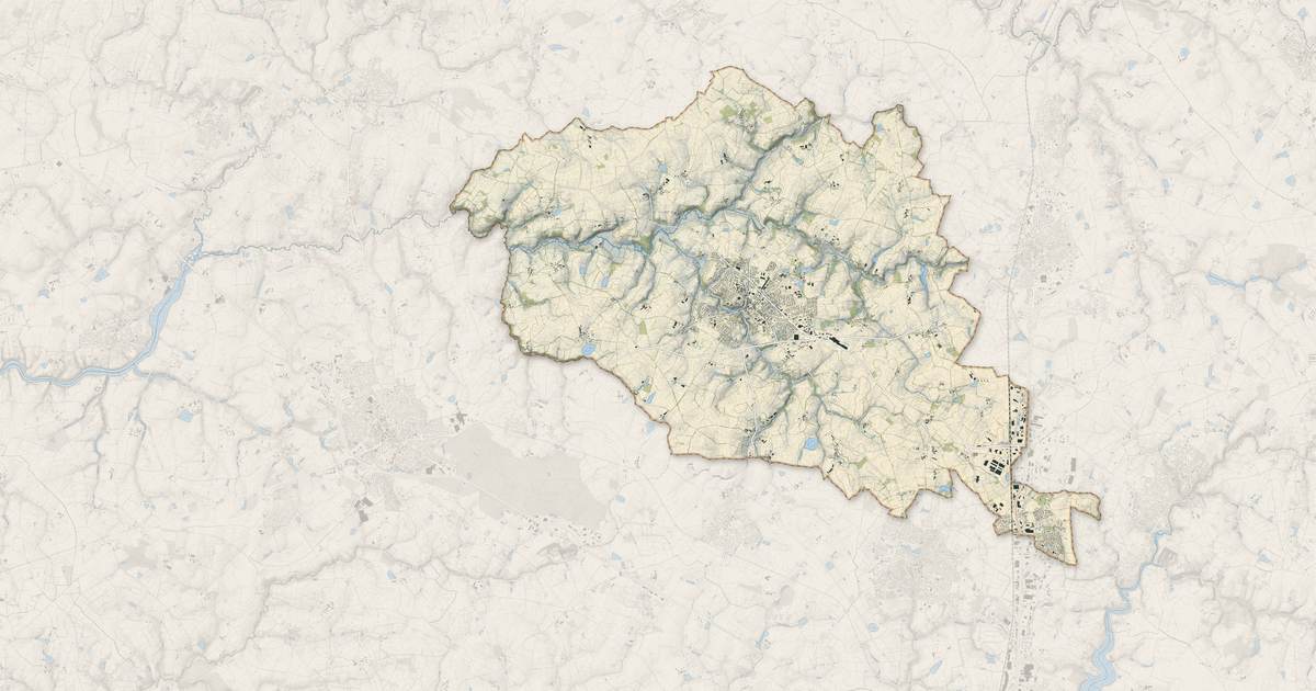 Portrait cartographique de Le Poiré-sur-Vie : relief, eau, forêts, bâti et voies, calculés à partir des données de l'IGN