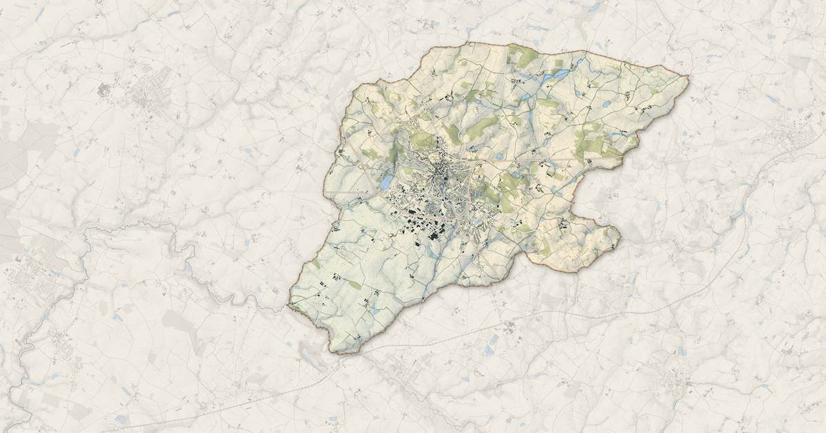 Portrait cartographique de Pouzauges : relief, eau, forêts, bâti et voies, calculés à partir des données de l'IGN