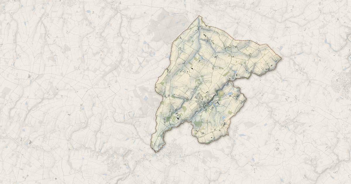 Portrait cartographique de Saint-Étienne-du-Bois : relief, eau, forêts, bâti et voies, calculés à partir des données de l'IGN