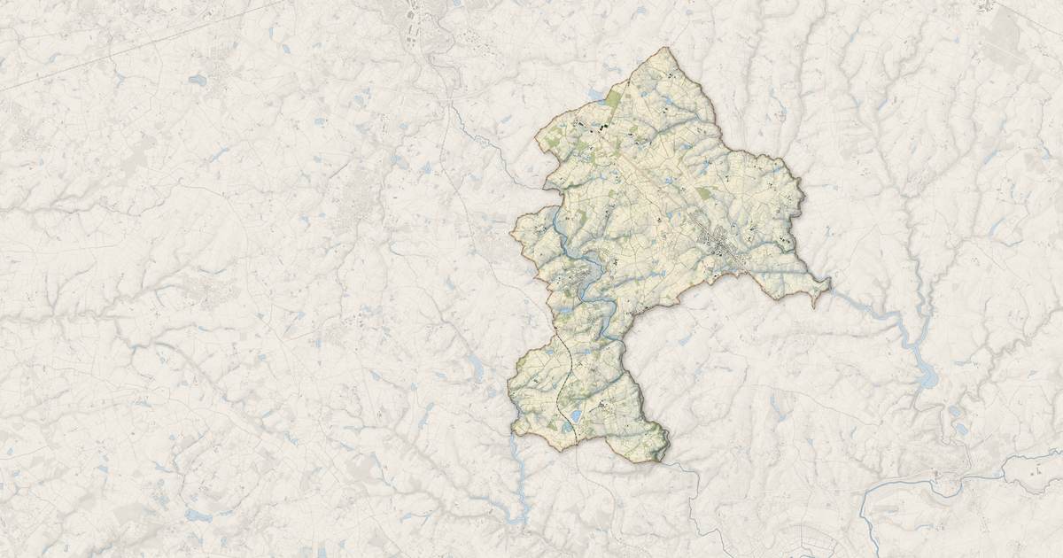 Portrait cartographique de Rives de l'Yon : relief, eau, forêts, bâti et voies, calculés à partir des données de l'IGN