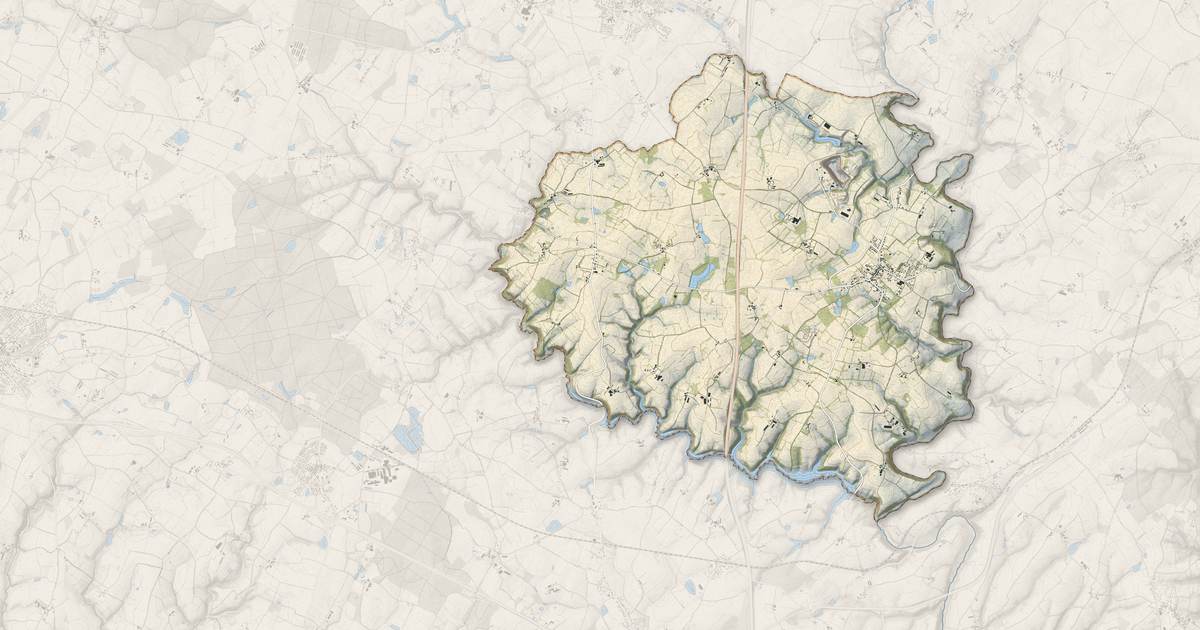 Portrait cartographique de Saint-Hilaire-le-Vouhis : relief, eau, forêts, bâti et voies, calculés à partir des données de l'IGN