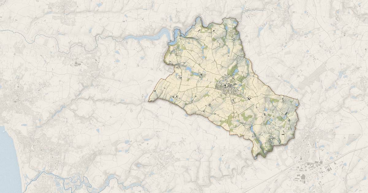 Portrait cartographique de Saint-Julien-des-Landes : relief, eau, forêts, bâti et voies, calculés à partir des données de l'IGN