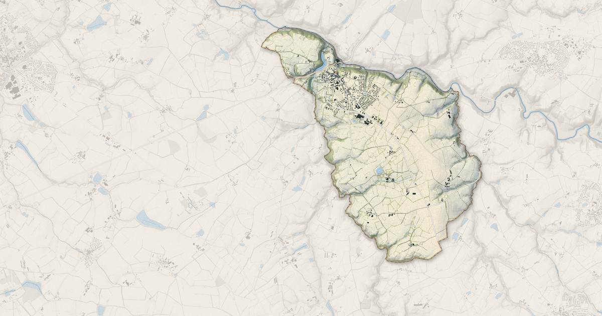 Portrait cartographique de Tiffauges : relief, eau, forêts, bâti et voies, calculés à partir des données de l'IGN