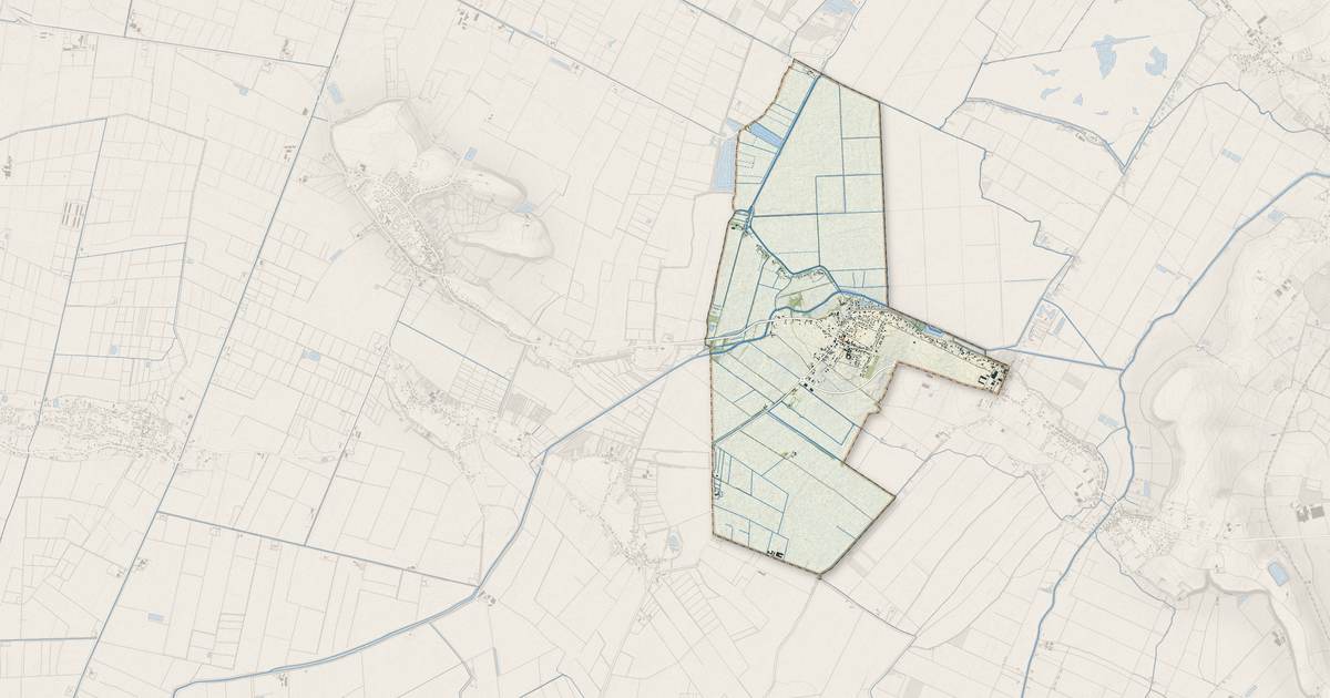 Portrait cartographique de Vouillé-les-Marais : relief, eau, forêts, bâti et voies, calculés à partir des données de l'IGN