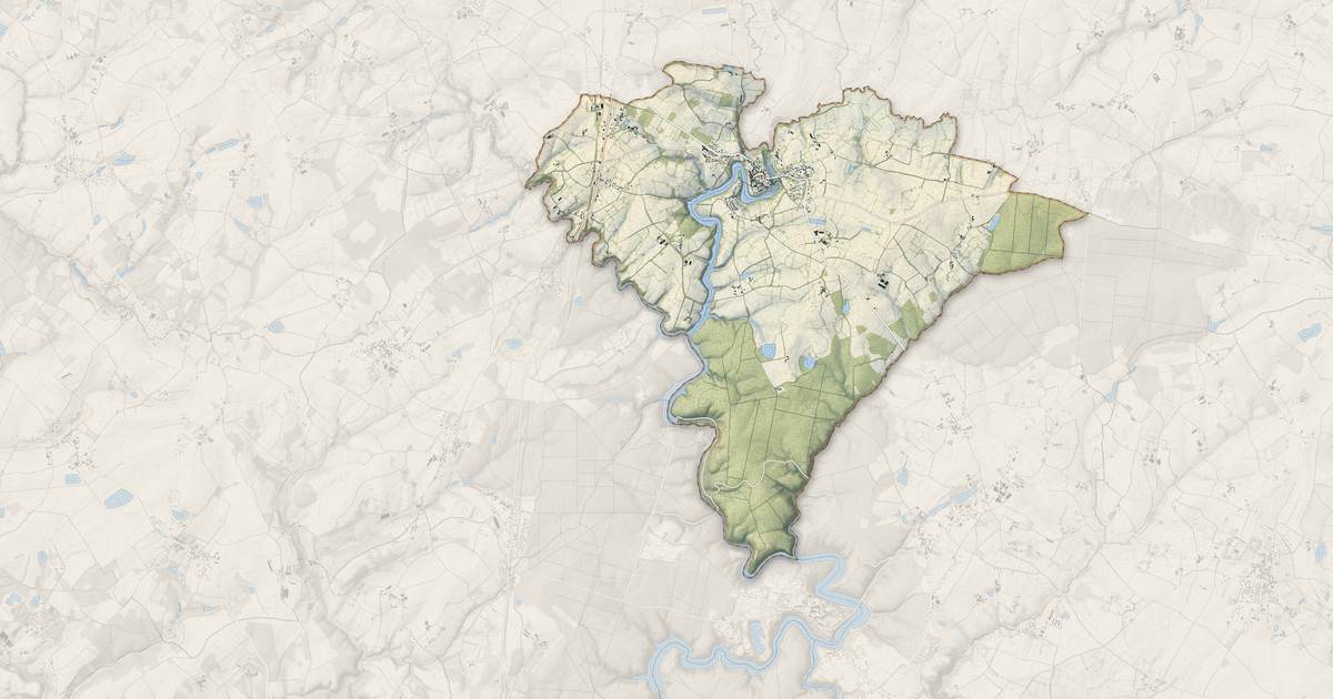 Portrait cartographique de Vouvant : relief, eau, forêts, bâti et voies, calculés à partir des données de l'IGN