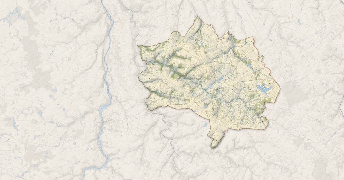Portrait cartographique de Adriers : relief, eau, forêts, bâti et voies, calculés à partir des données de l'IGN