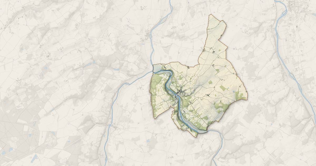 Portrait cartographique de Angles-sur-l'Anglin : relief, eau, forêts, bâti et voies, calculés à partir des données de l'IGN
