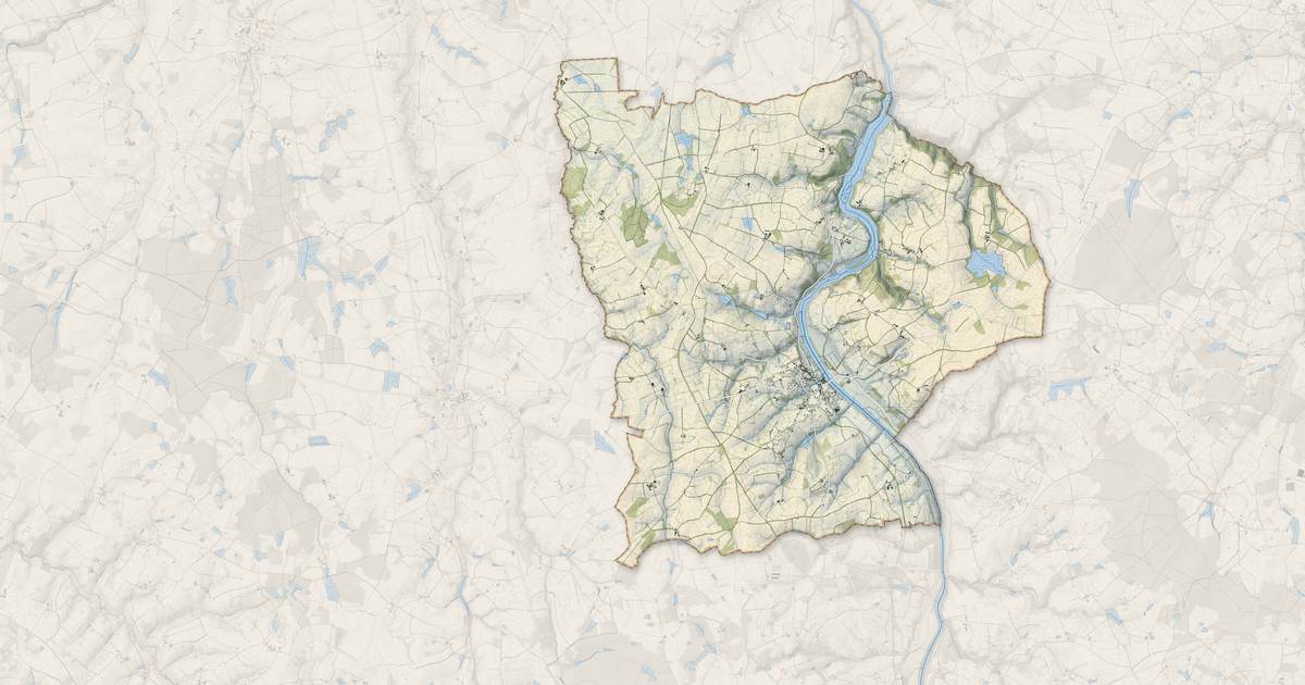 Portrait cartographique de Availles-Limouzine : relief, eau, forêts, bâti et voies, calculés à partir des données de l'IGN