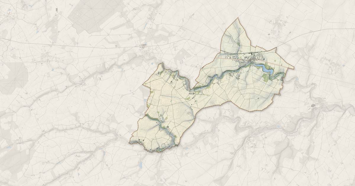 Portrait cartographique de Ayron : relief, eau, forêts, bâti et voies, calculés à partir des données de l'IGN