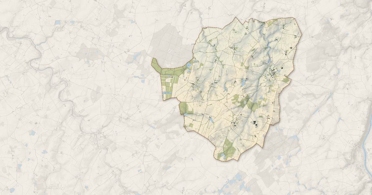 Portrait cartographique de Bouresse : relief, eau, forêts, bâti et voies, calculés à partir des données de l'IGN