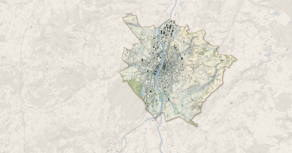 Portrait cartographique de Châtellerault : relief, eau, forêts, bâti et voies, calculés à partir des données de l'IGN