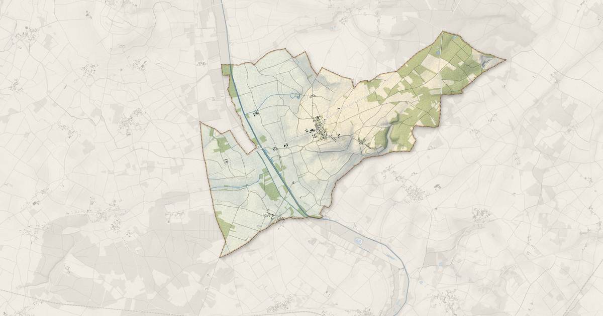 Portrait cartographique de Curçay-sur-Dive : relief, eau, forêts, bâti et voies, calculés à partir des données de l'IGN