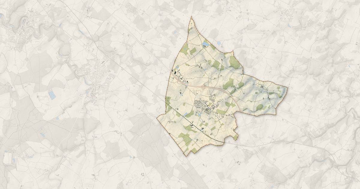 Portrait cartographique de Fleuré : relief, eau, forêts, bâti et voies, calculés à partir des données de l'IGN