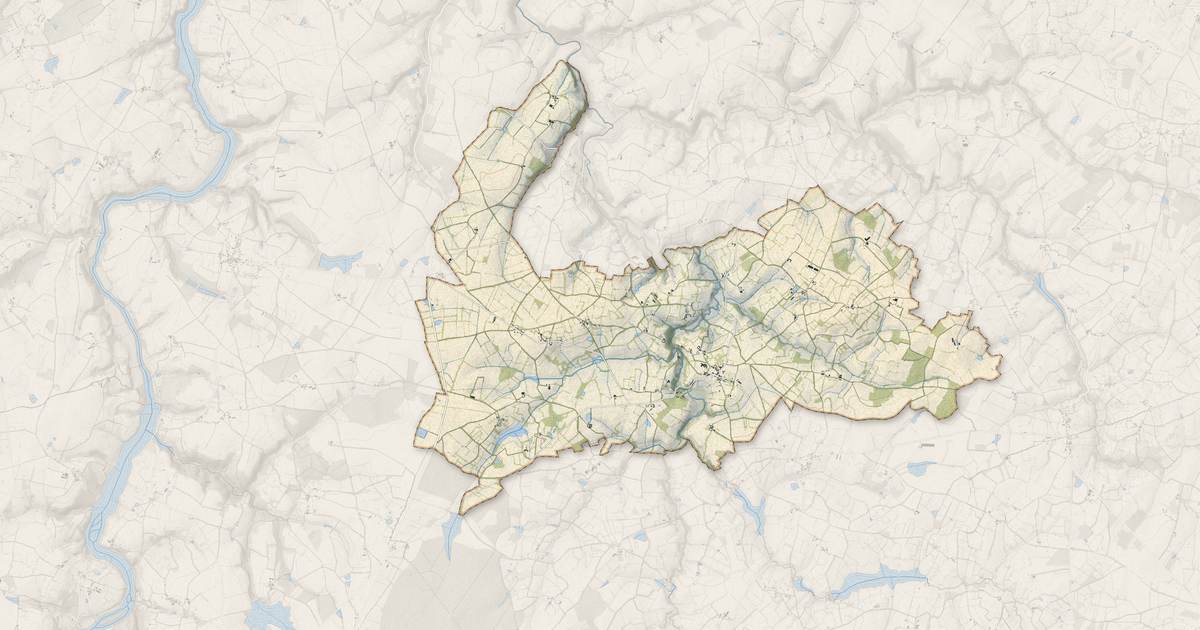 Portrait cartographique de Luchapt : relief, eau, forêts, bâti et voies, calculés à partir des données de l'IGN