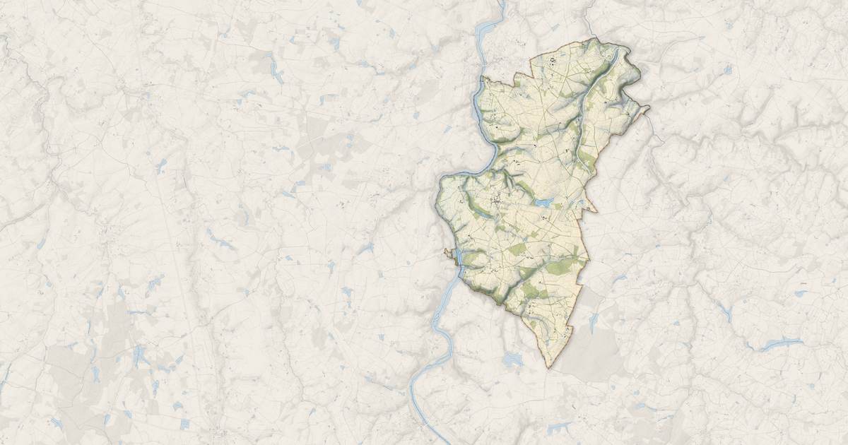 Portrait cartographique de Millac : relief, eau, forêts, bâti et voies, calculés à partir des données de l'IGN